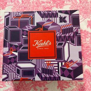 Kiehl's Gift set Anti aging 
NIB